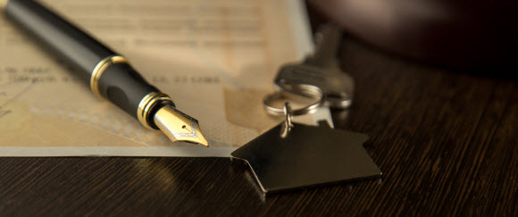 fountain pen and house key